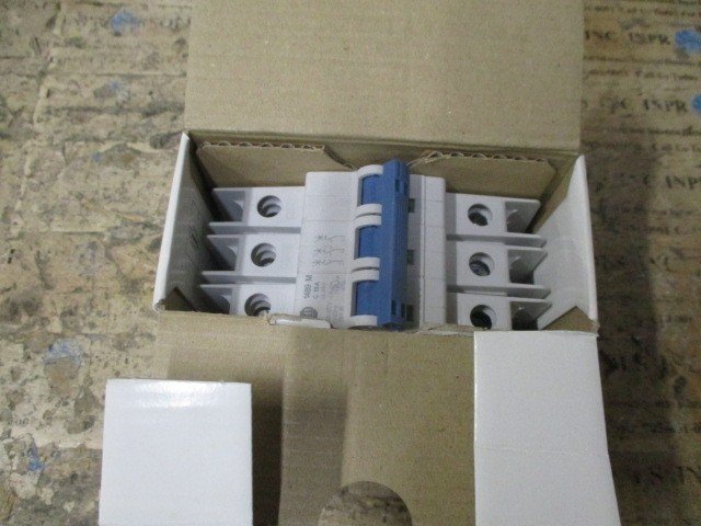 Allen-Bradley-1489-M3C150-Circuit-Breaker-3-Pole-15A-C-Curve-480Y277V-NEW-157666558420 Allen Bradley 1489-M3C150 Circuit Breaker 3 Pole 15A C-Curve 480Y/277V *NEW* - Image 1