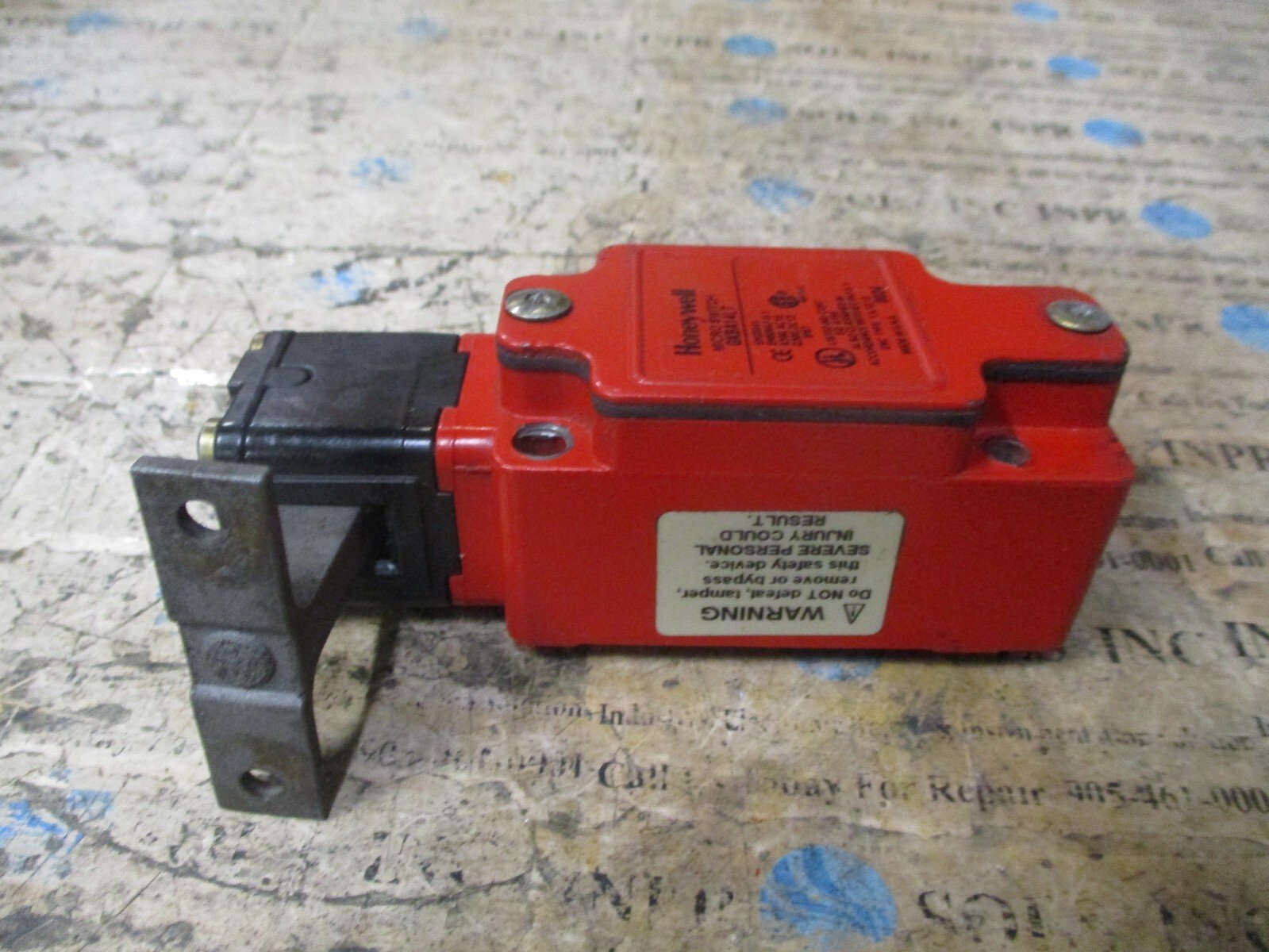 Honeywell-GKBA14L7-Safety-Interlock-Micro-Switch-2NO-2NC-10A-600VAC-Tested-166793980860 Honeywell GKBA14L7 Safety Interlock Micro Switch 2NO 2NC 10A 600VAC *Tested* - Image 1