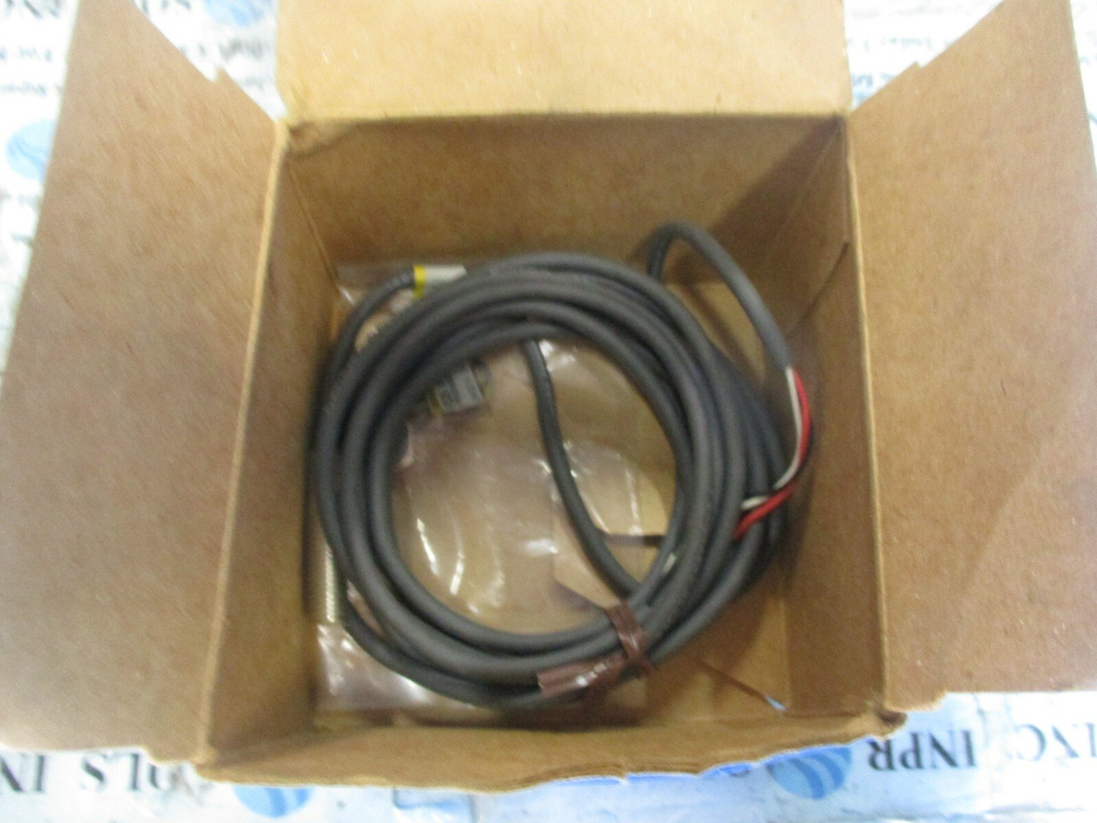 OMRON-E2E-X1R5E1-Proximity-Switch-12-To-24VDC-Omron-E2E-X1R5E1-2m-NEW-163772435410 OMRON E2E-X1R5E1 Proximity Switch 12 To 24VDC Omron E2E-X1R5E1 2m *NEW* - Image 1
