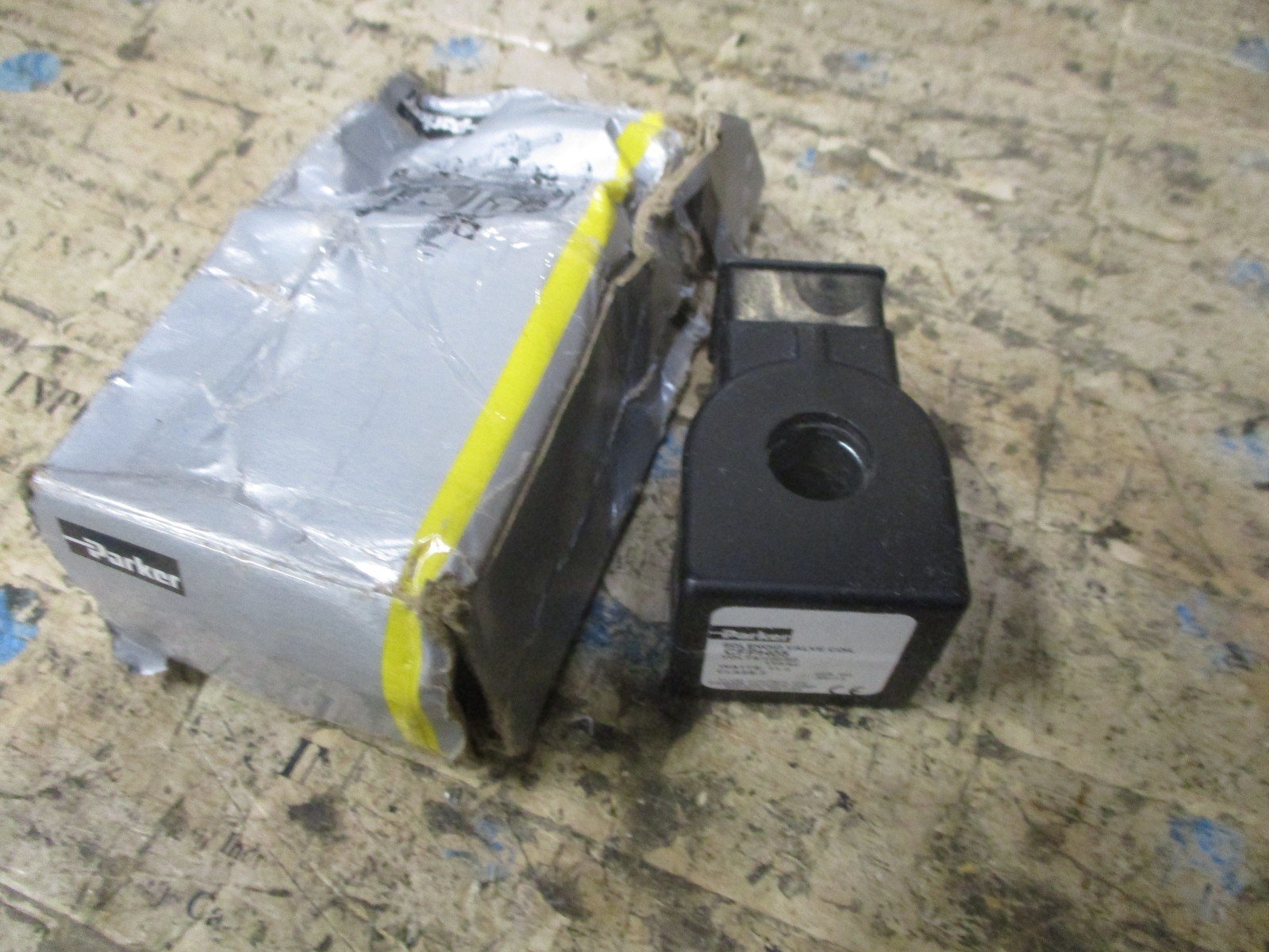Parker-CFPH05-Solenoid-Valve-Coil-120VAC60Hz-110VAC50Hz-11Watt-Class-F-NEW-157230037730 Parker CFPH05 Solenoid Valve Coil 120VAC/60Hz 110VAC/50Hz 11Watt Class F *NEW* - Image 1