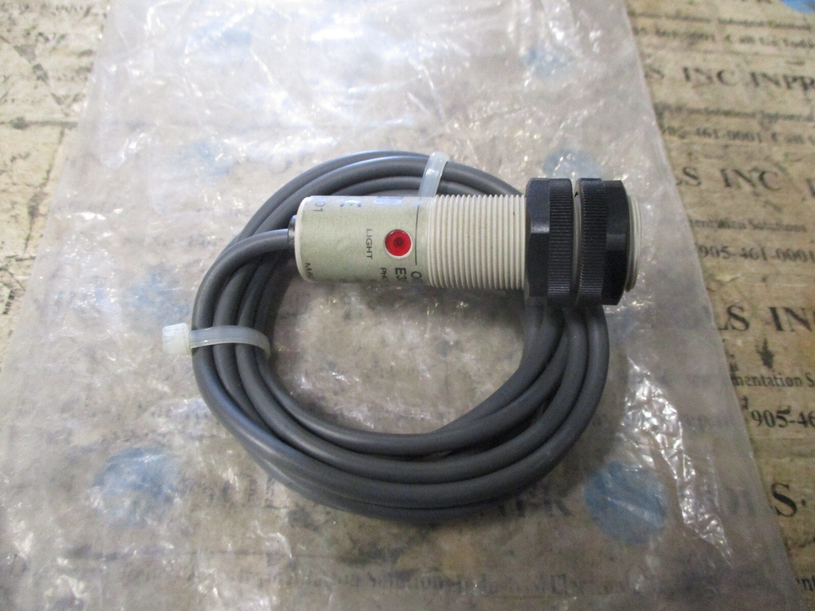 Omron-E3F2-DS10C4-N-Photoelectric-Switch-10-30VDC-Omron-E3F2-DS10C4-N-Tested-155651814231 Omron E3F2-DS10C4-N Photoelectric Switch 10-30VDC Omron E3F2-DS10C4-N *Tested* - Image 1