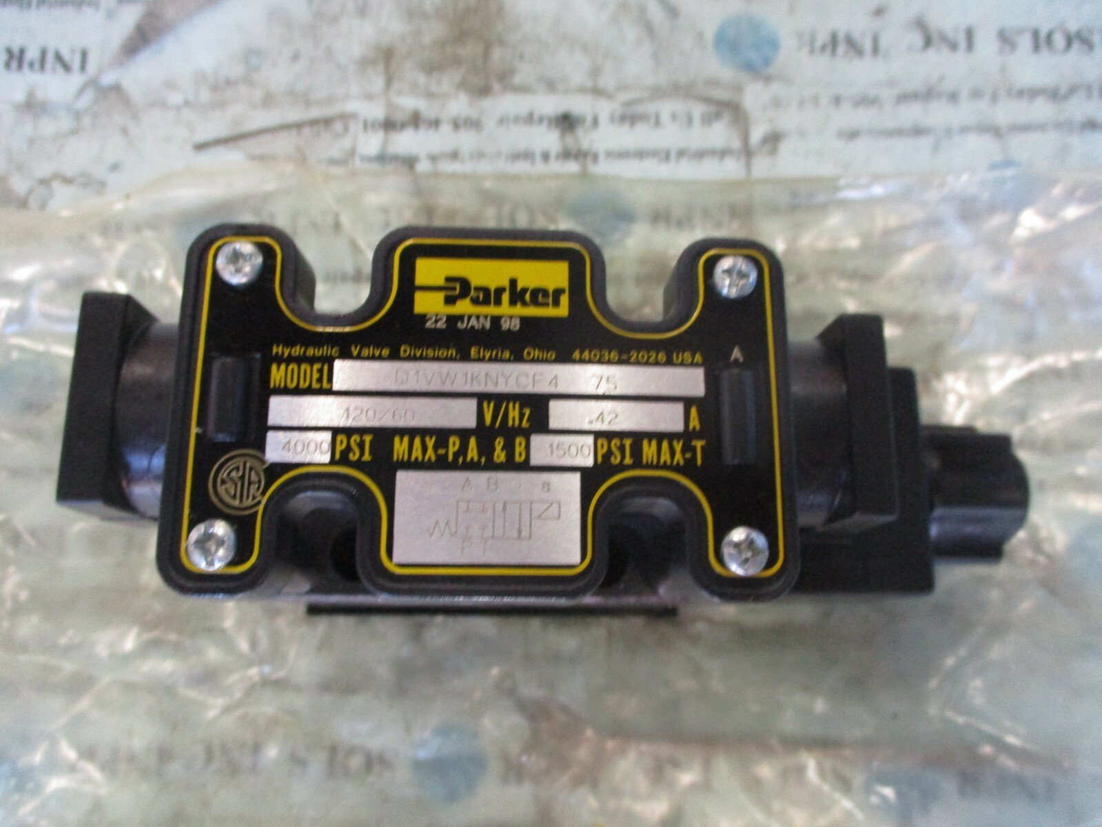 Parker-D1VW1KNYCF4-Directional-Control-Valve-12060-VHz-4000PSI-1500PSI-NEW-163763621361 Parker D1VW1KNYCF4 Directional Control Valve 120/60 V/Hz 4000PSI 1500PSI *NEW* - Image 1