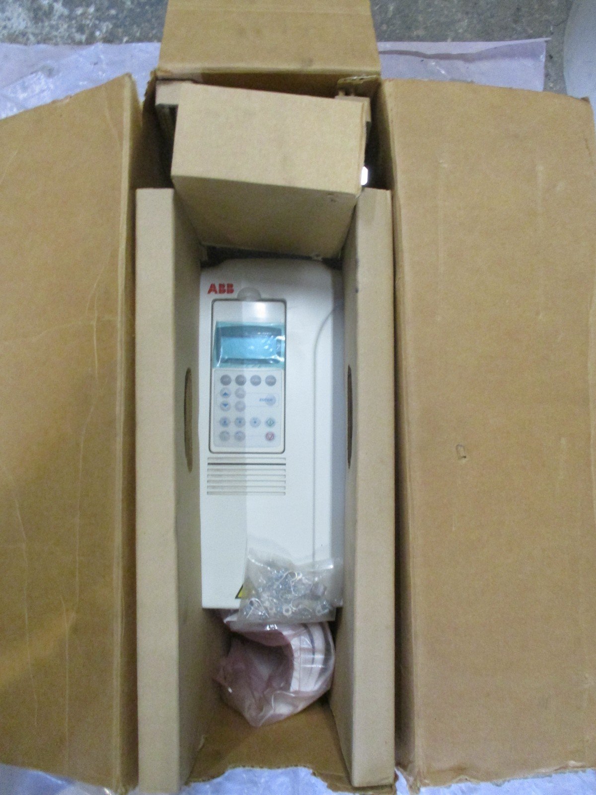 ABB-ACS800-U1-0025-5P901-ACS800-AC-Drive-380-500VAC-34A-25HP-185kW-NEW-157170482142 ABB ACS800-U1-0025-5+P901 ACS800 AC Drive 380-500VAC 34A 25HP 18.5kW *NEW* - Image 1