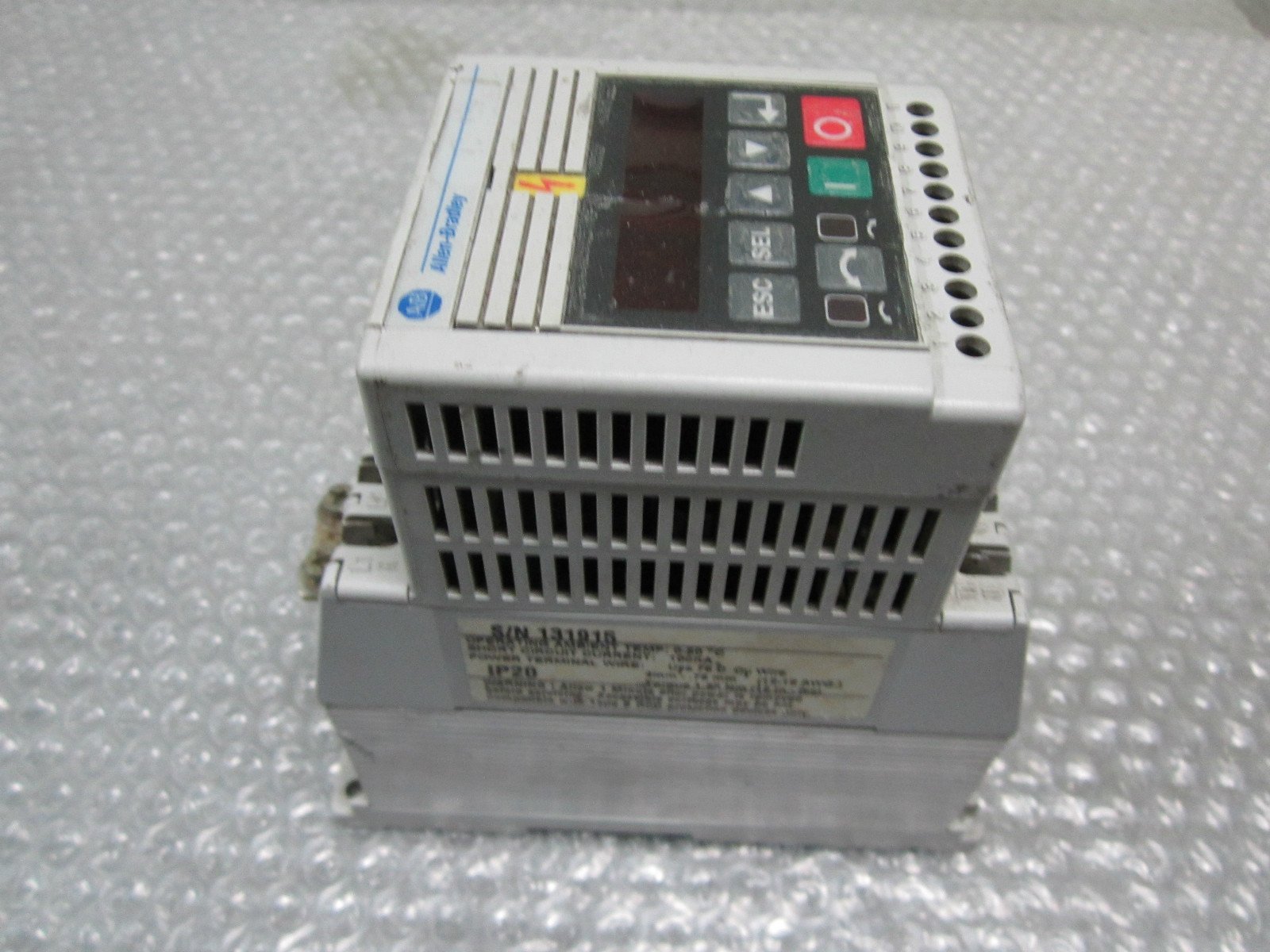 Allen-Bradley-160-BA01NSF1P1-Variable-Frequency-Drive-Ser-B-37kW05HP-Tested-161178327252 Allen Bradley 160-BA01NSF1P1 Variable Frequency Drive Ser B .37kW/0.5HP *Tested* - Image 1
