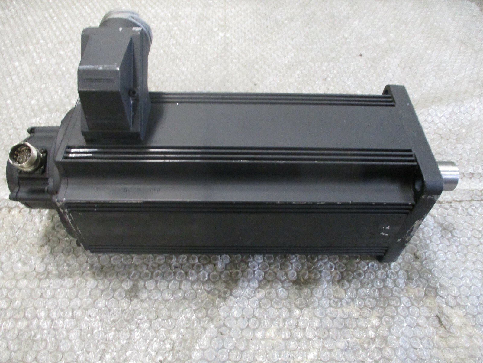 Rexroth-MHD095C-058-PG1-RN-Permanent-Magnet-AC-Servo-Motor-26A-600VAC-Tested-164256538412 Rexroth MHD095C-058-PG1-RN Permanent Magnet AC Servo Motor 26A 600VAC *Tested* - Image 1