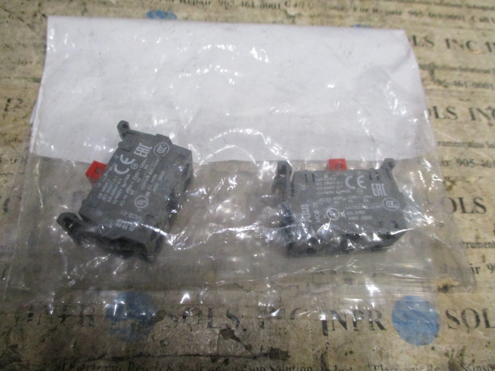ABB-MCB-01-Auxiliary-Contact-6902VAC-10A-400230120V-4A6A8A-Lot-of-2NEW-166005747553 ABB MCB-01 Auxiliary Contact 6902VAC 10A 400/230/120V 4A/6A/8A **Lot of 2***NEW* - Image 1