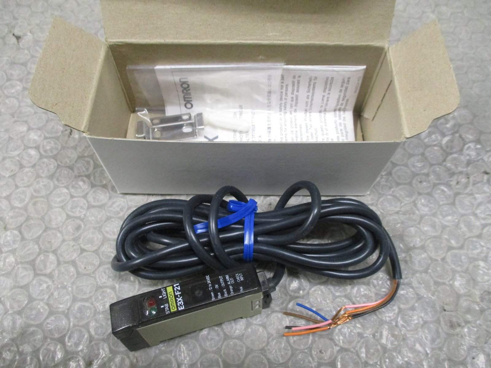 OMRON-E3X-F21-Photoelectric-Switch-2M-10-30VDC-Omron-Photoelectric-Switch-NEW-152844034503 OMRON E3X-F21 Photoelectric Switch 2M 10-30VDC Omron Photoelectric Switch *NEW* - Image 1