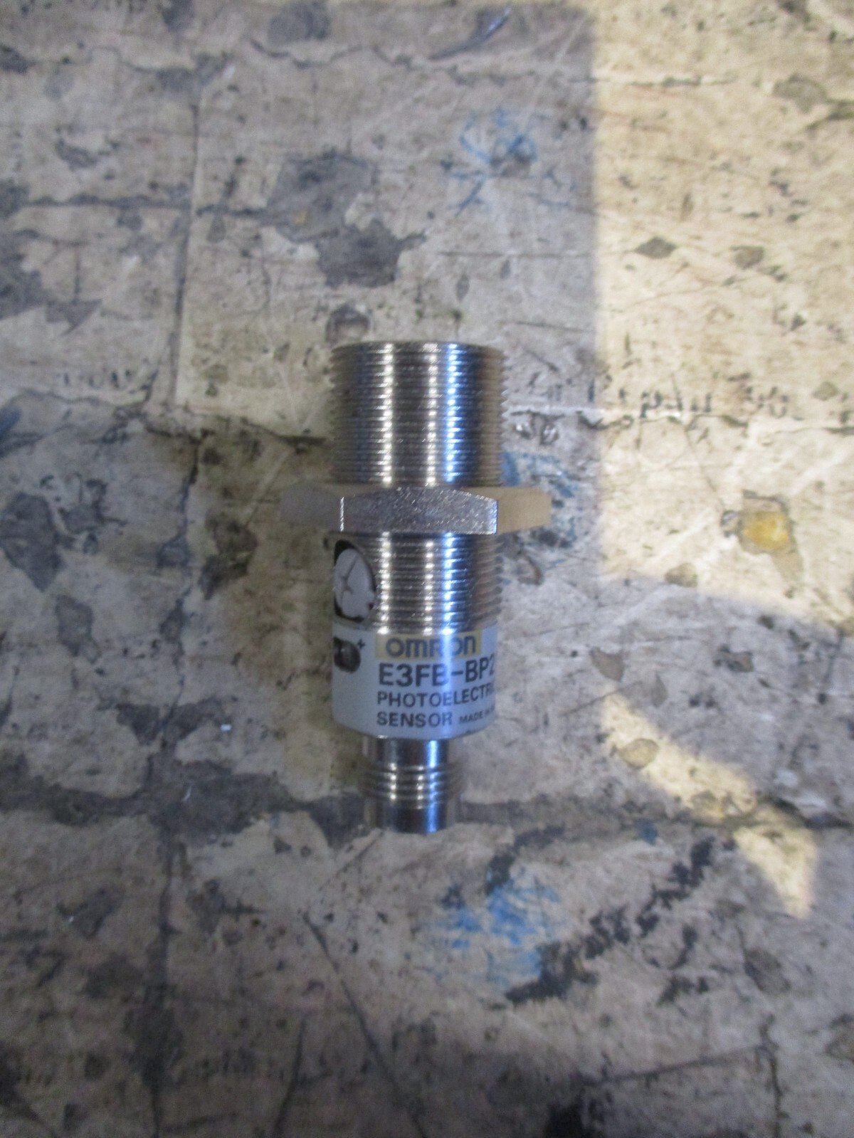 Omron-E3FB-BP21-Photoelectric-Proximity-Sensor-10-30VDC-100mA-E3FB-BP21-Tested-156485874513 Omron E3FB-BP21 Photoelectric Proximity Sensor 10-30VDC 100mA E3FB-BP21 *Tested* - Image 1