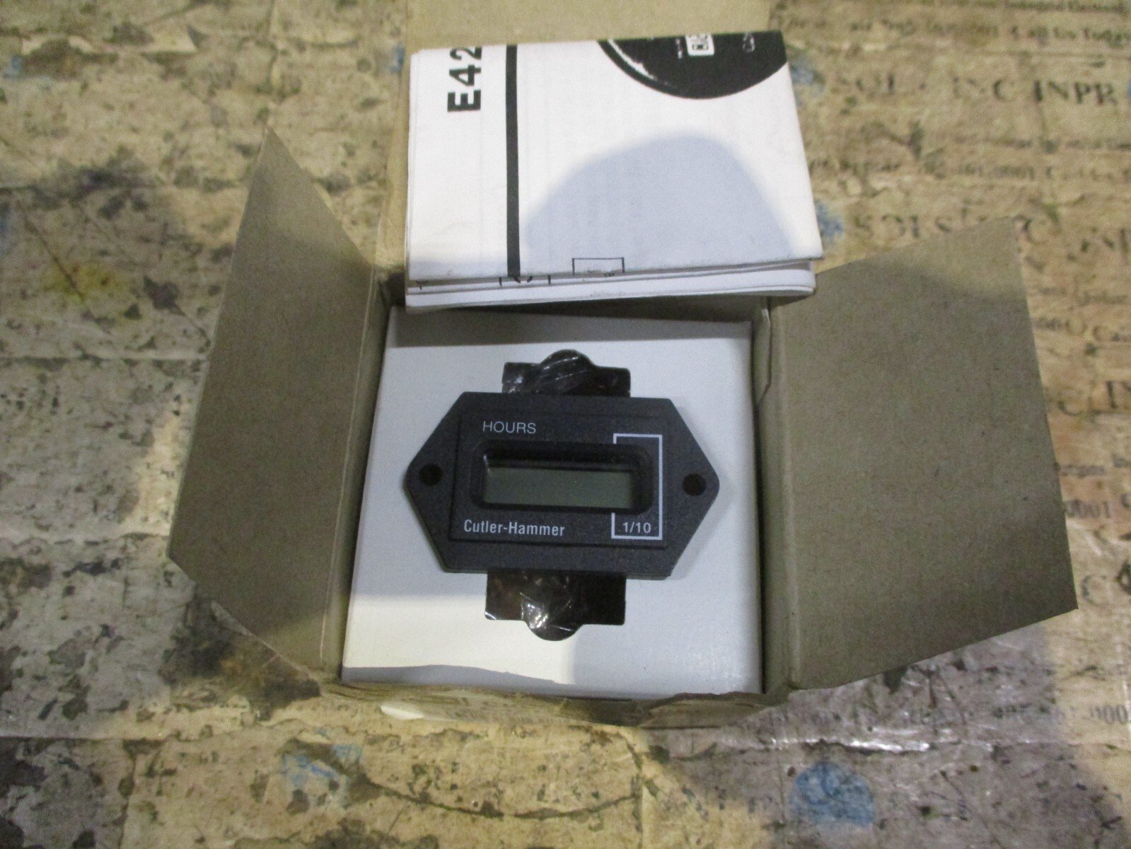 Cutler-Hammer-E42DI241260R-Digital-Hourmeter-Timer-Unit-12-48VDC-20-60VAC-NEW-167094337554 Cutler Hammer E42DI241260R Digital Hourmeter Timer Unit 12-48VDC 20-60VAC *NEW* - Image 1