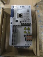 Lenze E84AVSCE3712SX0 8400 StateLine C AC Drive 0.37kW 230VAC *NEW* - Image 3