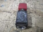 OMRON D4DS-85FS Door Switch Safety Interlock 2A/400V D4DS85FS *Tested* - Image 3