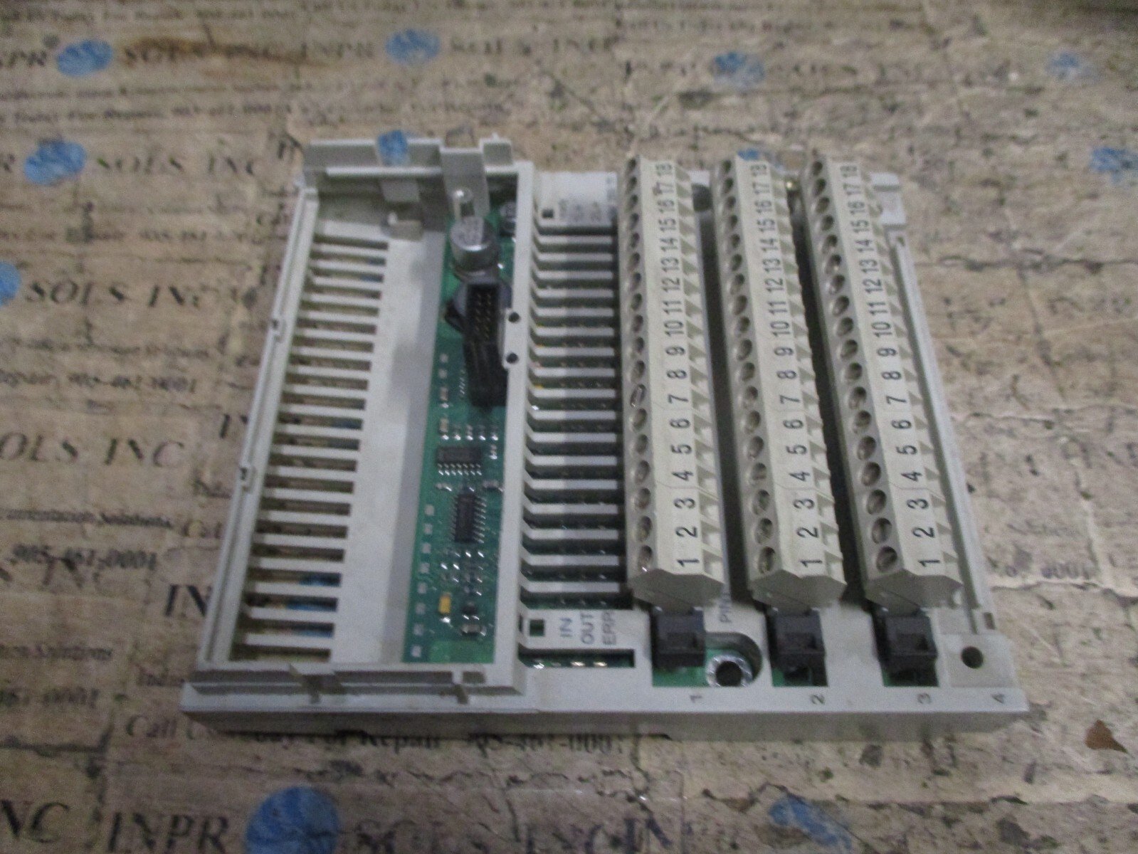 Schneider-170ADM35011-TSX-momentum-IO-Base-24VDC-Fast-16PTIN-16PT-Out-Tested-166354986304 Schneider 170ADM35011 TSX momentum I/O Base 24VDC-Fast 16PTIN 16PT Out *Tested* - Image 1