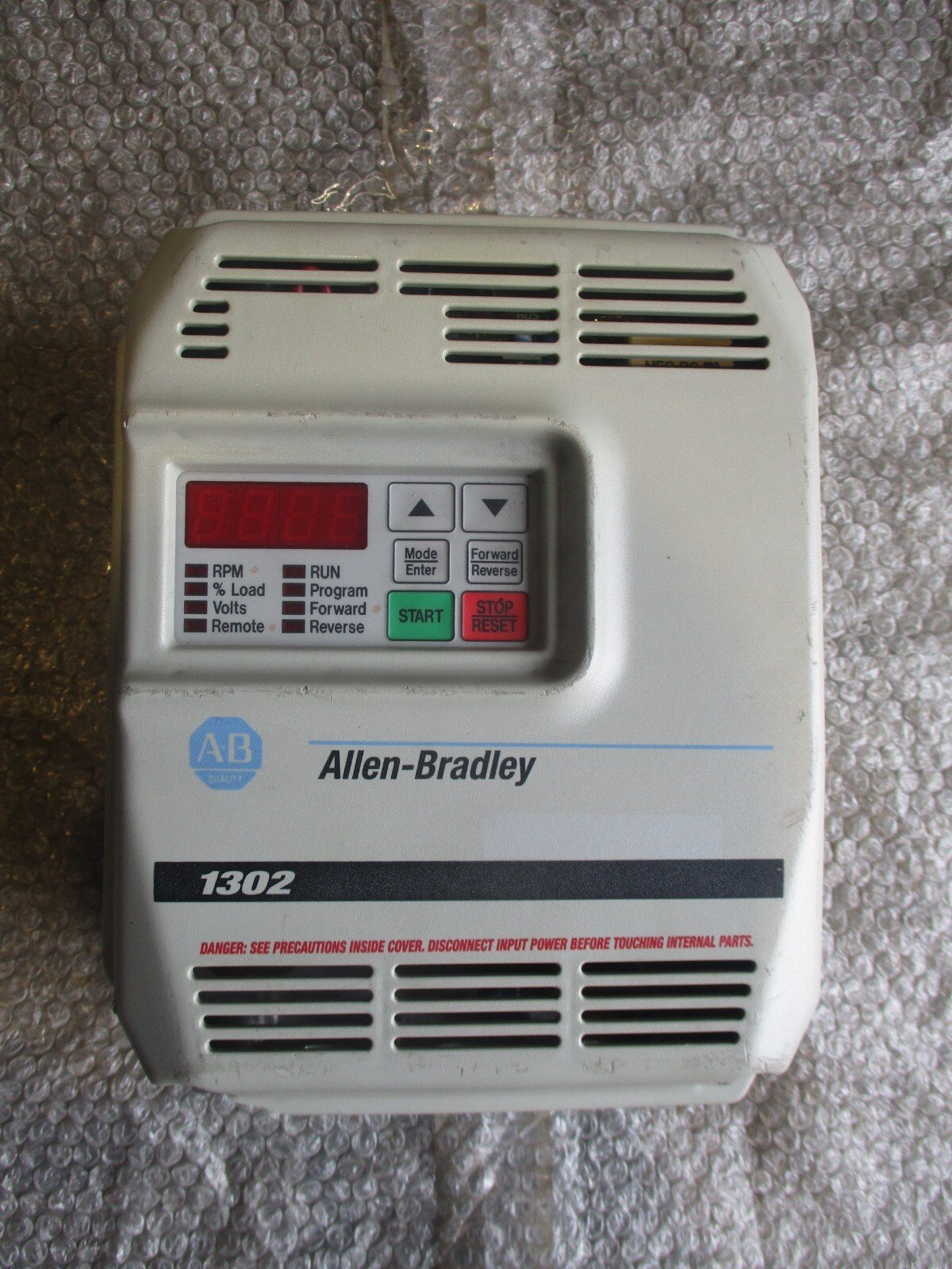 Allen-Bradley-1302-C001-AA-1302-AC-Drive-575VAc-1HP-16A-IM-189386-Tested-155666335625 Allen Bradley 1302-C001-AA 1302 AC Drive 575VAc 1HP 1.6A I/M 189386 *Tested* - Image 1