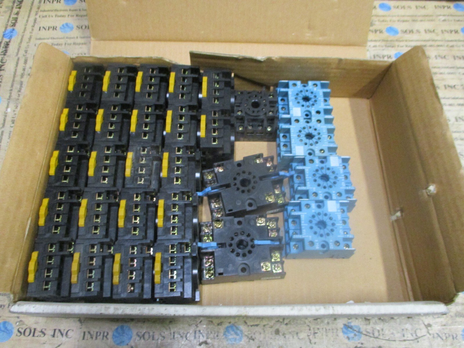 Omron-2632HP-NAIS-AT8-DF11K-Relay-Socket-7A-Finder-9027-10ANEW-NO-BOX-MIX-LOT-165995884695 Omron 2632HP NAIS AT8-DF11K Relay Socket 7A Finder 90.27 10A*NEW NO BOX-MIX LOT* - Image 1