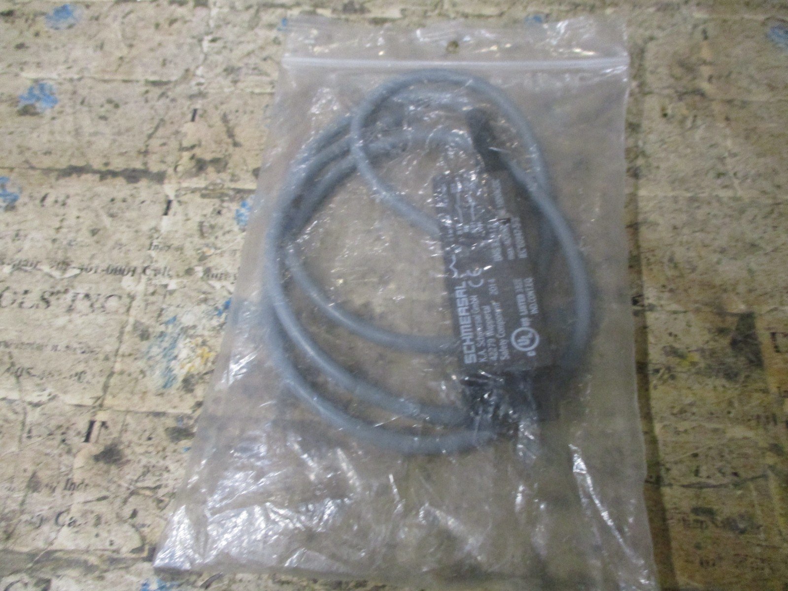 SCHMERSAL-BNS33-11Z-Magnetic-coded-safety-sensor-400mA-10W-100VACDC-Tested-167717417135 SCHMERSAL BNS33-11Z Magnetic coded safety sensor 400mA 10W 100VAC/DC *Tested* - Image 1