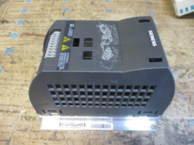 SIEMENS-6SL3211-0AB13-7BA1-SINAMICS-G110-CPM110-VFD-037kW-200VAC-23A-Parts-167940224865 SIEMENS 6SL3211-0AB13-7BA1 SINAMICS G110 CPM110 VFD 0.37kW 200VAC 2.3A *Parts* - Image 1