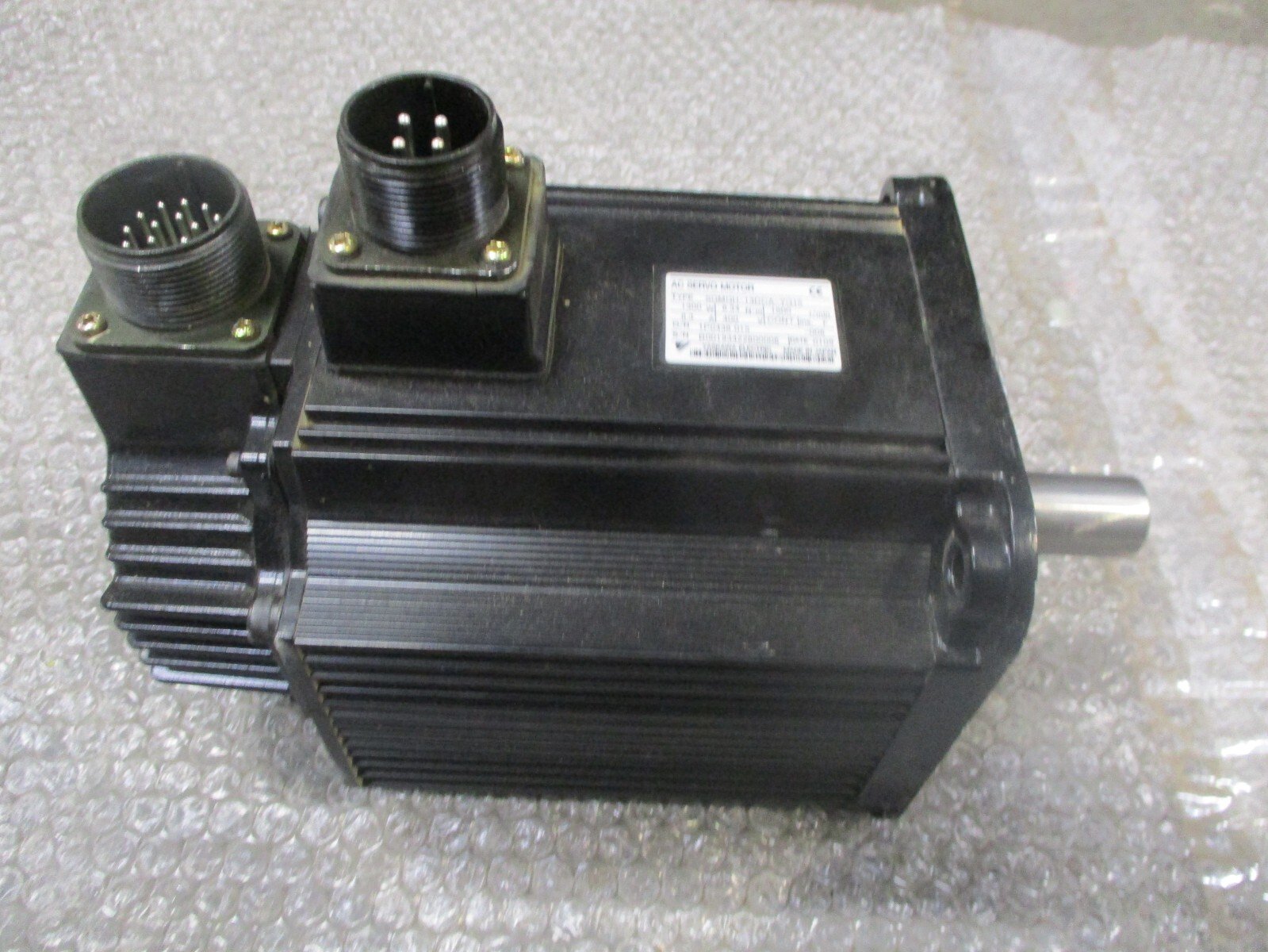 Yaskawa-SGMGH-13DCA-YG15-AC-Servo-Motor-1300W-93A-834Nm-1500rpm-400V-Tested-165921591695 Yaskawa SGMGH-13DCA-YG15 AC Servo Motor 1300W 9.3A 8.34Nm 1500rpm 400V *Tested* - Image 1