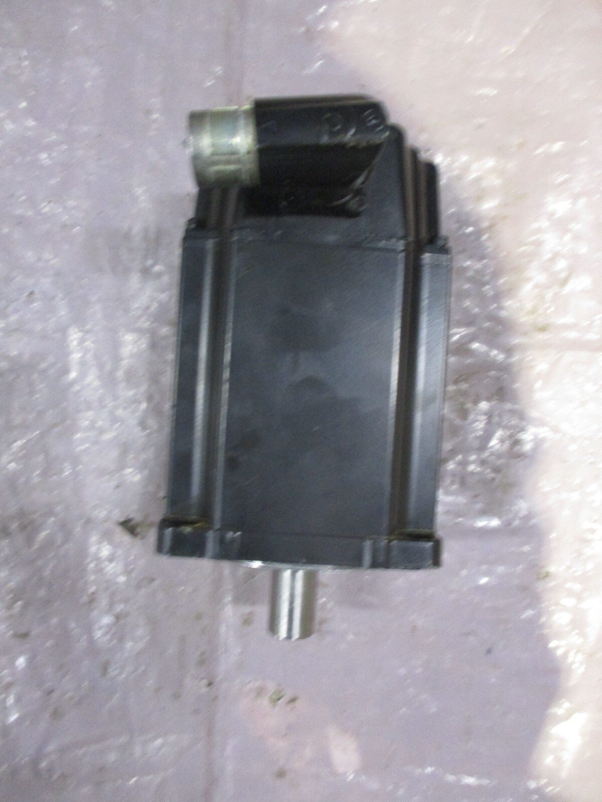 Allen-Bradley-VPL-B1152F-PK12AA-Kinetix-AC-Servo-Motor-480V-14kW188HPTested-167108639716 Allen Bradley VPL-B1152F-PK12AA Kinetix AC Servo Motor 480V 1.4kW/1.88HP*Tested* - Image 1