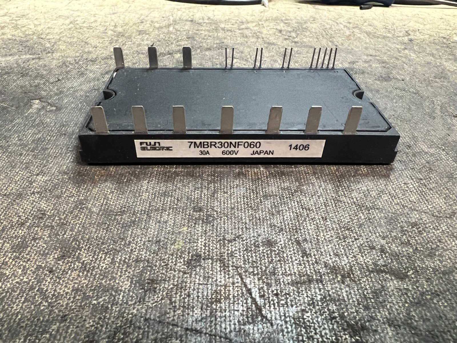 IGBT-MODULE-7MBR30NF060-QTY2-IN-STOCK-NEW-SHIP-EXPRESS-155333252326 IGBT MODULE 7MBR30NF060 QTY2 IN STOCK ** NEW ** SHIP EXPRESS - Image 1