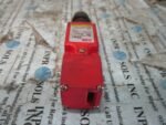 Jokab Safety ABB 2TLA050021R1100 MKey1 Tongue Interlock Switch 230VAC 3A*Tested* - Image 4