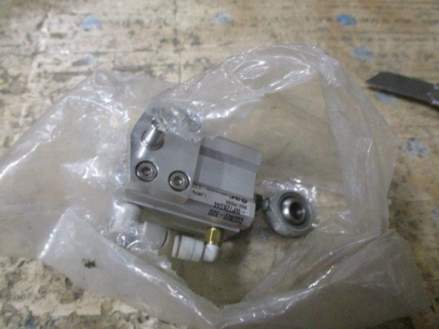 SMC-CQ2B20-32D-Compact-Pneumatic-Air-Cylinder-10MPa-Max-w-Rod-End-Fitt-NEW-157594385986 SMC CQ2B20-32D Compact Pneumatic Air Cylinder 1.0MPa Max w/ Rod End & Fitt *NEW* - Image 1