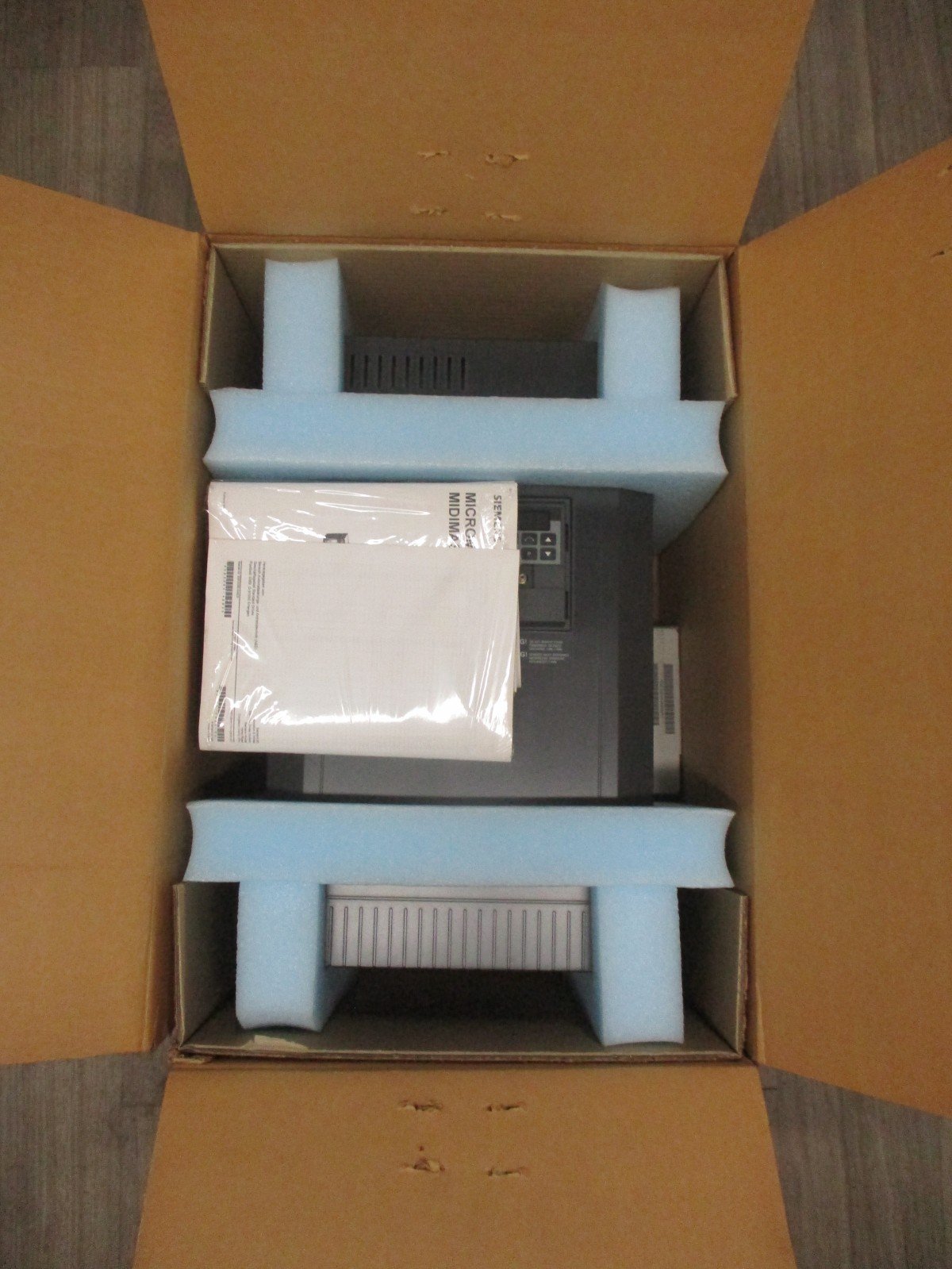 Siemens-6SE3213-8FG40-MIDImaster-Vector-AC-Drive-575VAC-35HP-224kW-Tested-157142903326 Siemens 6SE3213-8FG40 MIDImaster Vector AC Drive 575VAC 3/5HP 2.2/4kW *Tested* - Image 1