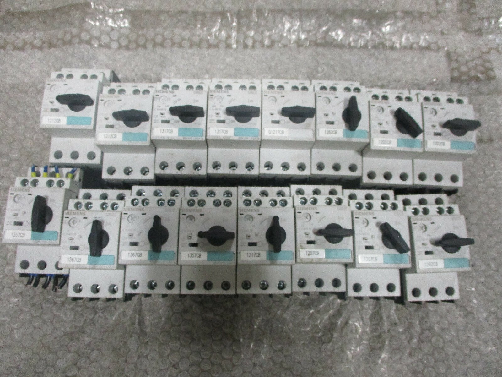 Siemens-3RV1021-0GA15-3RV1021-1CA15-3RV1021-0DA15-3RV1021-0HA10-Starter-Lot-163647075477 Siemens 3RV1021-0GA15 3RV1021-1CA15 3RV1021-0DA15 3RV1021-0HA10 Starter *Lot* - Image 1