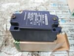 Telemecanique Schneider ZCKJ1H7 Limit Switch ZCK-J1H7 240/500VAC 3A 1/2NPT *NEW* - Image 4