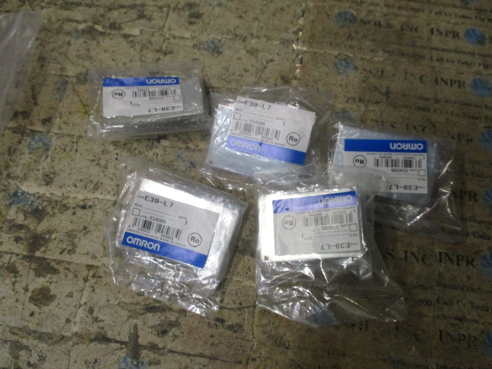 Omron-E39-L7-compact-sensor-mounting-bracket-with-M5-washer-Nut-Lot-of-5-NEW-167717461508 Omron E39-L7 compact sensor mounting bracket with M5 washer & Nut *Lot of 5 NEW* - Image 1