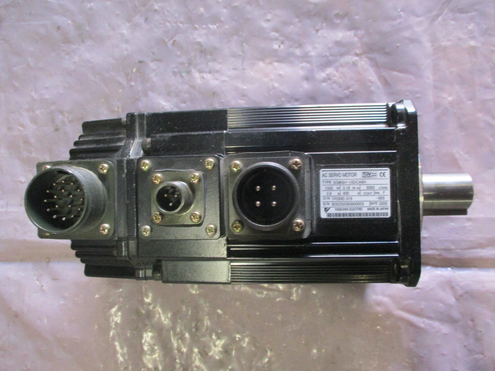 Yaskawa-SGMSH-10DCA6H-AC-Servo-Motor-400VAC-28A-1kW-3000rpm-318Nm-Tested-156233997638 Yaskawa SGMSH-10DCA6H AC Servo Motor 400VAC 2.8A 1kW 3000rpm 3.18N.m *Tested* - Image 1