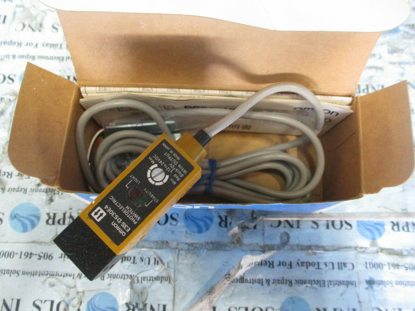 Brand New in Box Omron E3S-DS30E4 12-24VDC Photoelectric Switch 