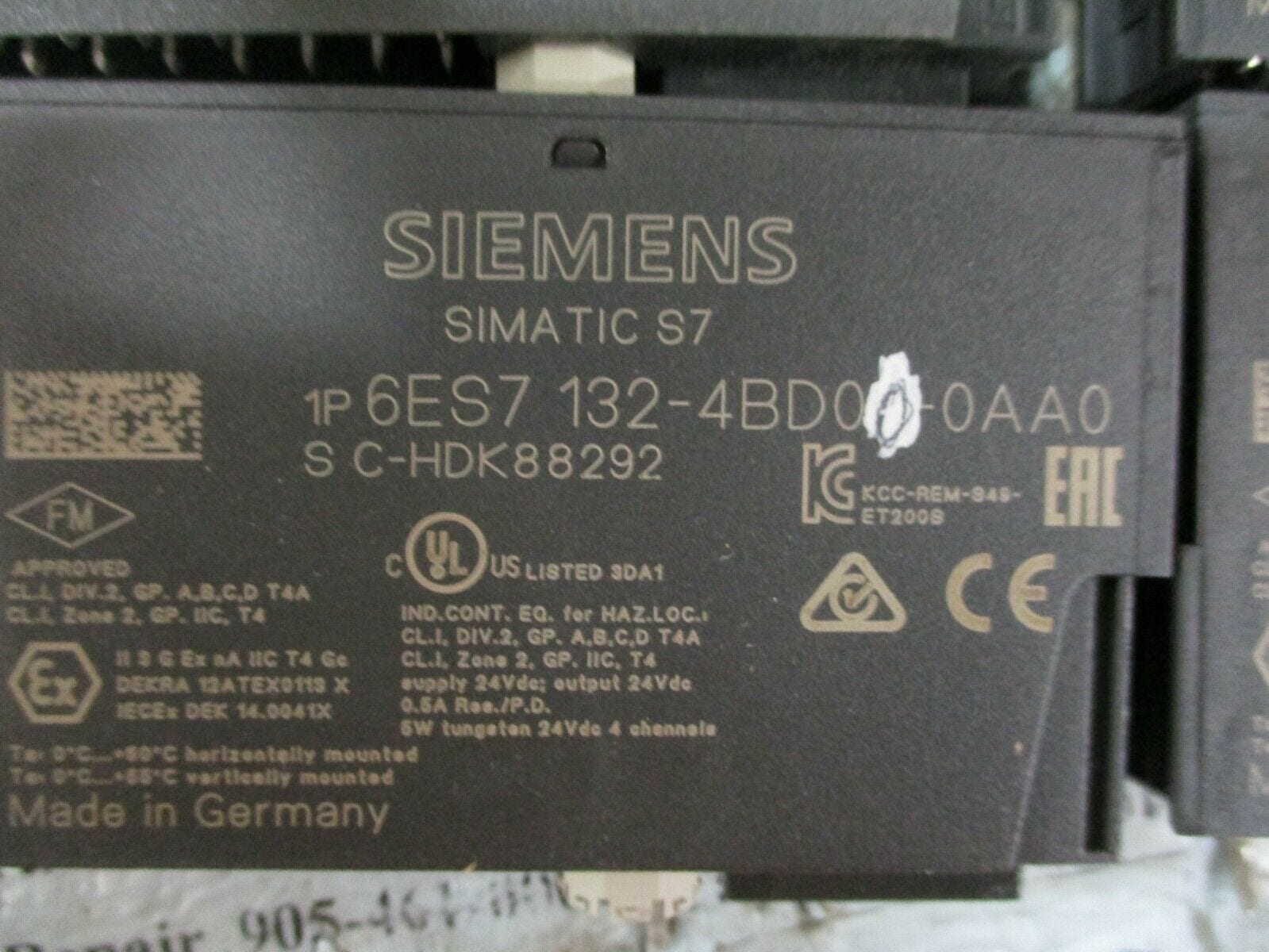 New In Box SIEMENS 6ES7 132-4BD32-0AA0 Digital Output Module 4-PT 24 VDC 